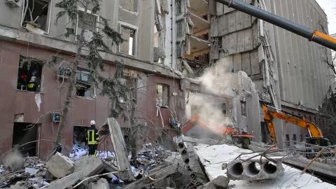 In Mykolayiv, rescuers continue to dismantle the structures and remove the bodies of the victims from the rubble in the building of the Regional State Administration