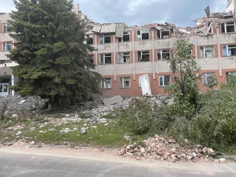 A five-storey residential building was hit by a rocket attack in Bakhmut on May 17