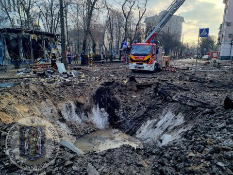 Massive missile attack on Kyiv: at least 10 injured.