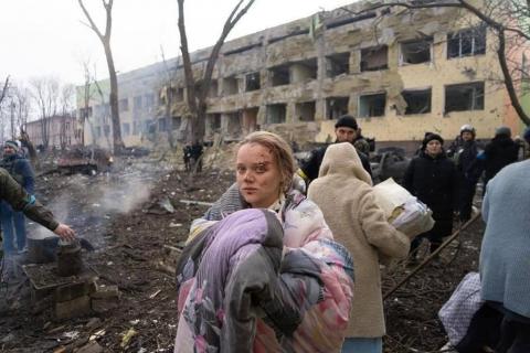 Russian invaders deliberately bomb a children's hospital in Mariupol