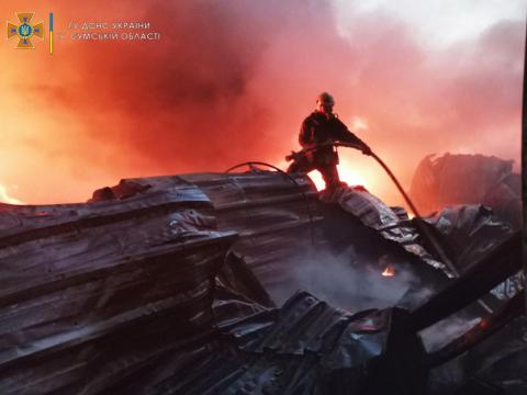In Sumy rescuers extinguished a large-scale fire in a warehouse building caused by enemy shelling