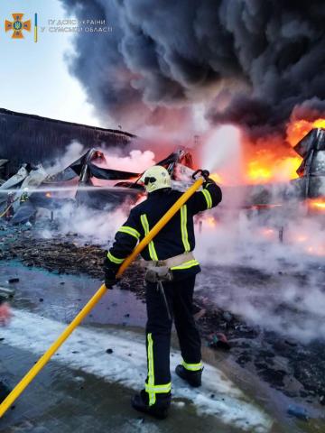 In Sumy rescuers extinguished a large-scale fire in a warehouse building caused by enemy shelling