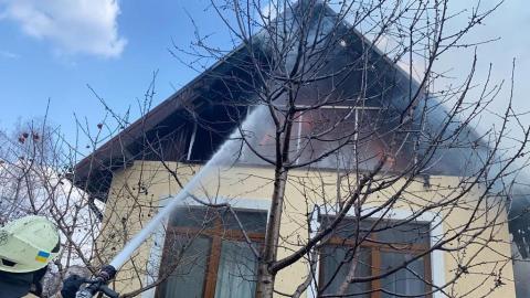 In Kyiv, as a result of a shell hit, a fire broke out in a private house