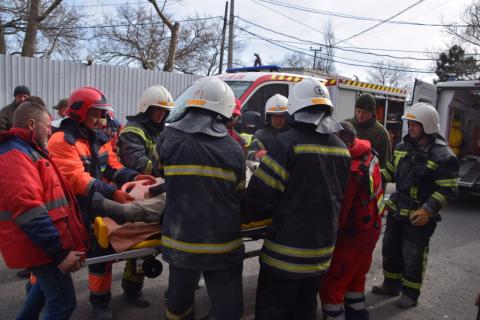 On March 29, at about 08:45 in Mykolayiv, as a result of shelling and hitting a nine-storey administrative building