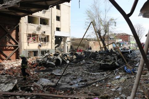 Kharkiv rescuers put out a large-scale fire after enemy fire