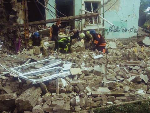 The consequences of two air strikes on Lysychansk, the bodies of four victims were found, the search continues