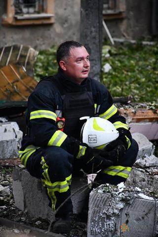 This morning, rashists massively shelled Mykolaiv, as a result of which a fire broke out in a two-story residential building and several cars