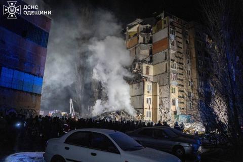 Odesa. The liquidation of the consequences of an enemy attack on a residential building is ongoing.