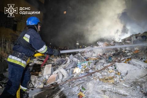 Odesa. The liquidation of the consequences of an enemy attack on a residential building is ongoing.