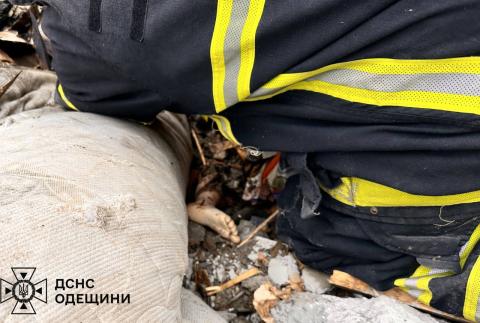 Odesa. The liquidation of the consequences of an enemy attack on a residential building is ongoing.