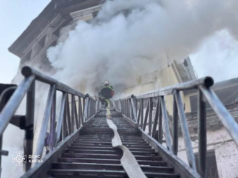Massive missile attack on Kyiv: at least 10 injured.
