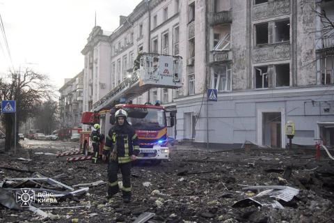 Massive missile attack on Kyiv: at least 10 injured.