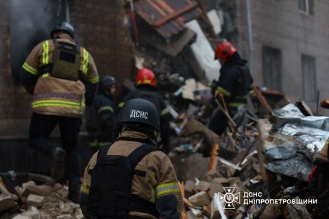 russian Missile Strike Hits Kryvyi Rih, Damaging Residential Building and Leaving Several Injured