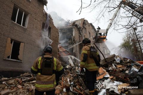 russian Missile Strike Hits Kryvyi Rih, Damaging Residential Building and Leaving Several Injured