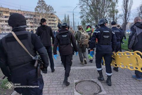 Kryvyi Rih. About an hour ago, the russians killed 12 people, including 3 children; more than fifty others were injured.