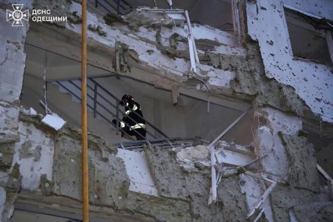 russian attack on Odesa kills 8, injures 16
